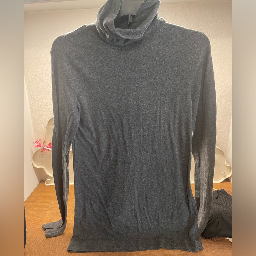 Gray turtleneck Large